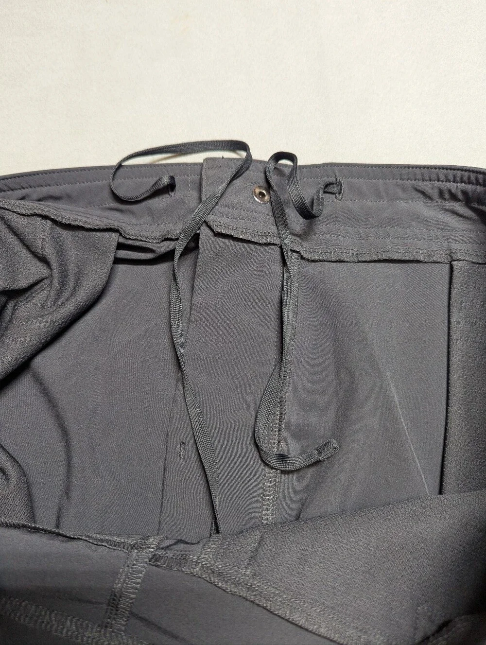 ALO Yoga Men's Triumph Restore Sweat Shorts (Dark Grey)– Size Large